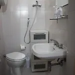 Angolo Di Via Fiorita بيرودجا