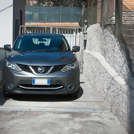 Angolo Di Via Fiorita Appartement Pérouse